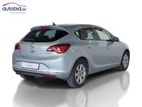 Skats no labās puses aizmugurē