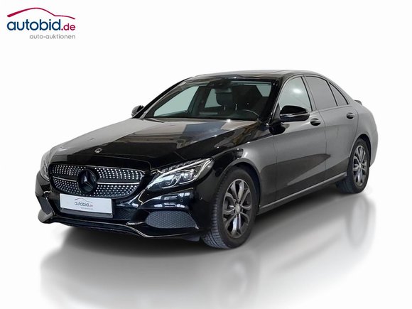 Skats no kreisās puses priekšā