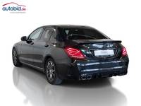 Skats no kreisās puses aizmugurē