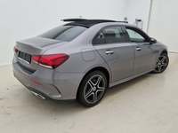 Skats no labās puses aizmugurē