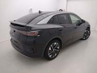 Skats no labās puses aizmugurē