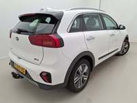 Skats no labās puses aizmugurē