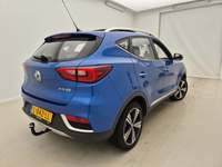 Skats no labās puses aizmugurē