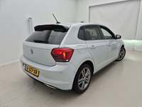 Skats no labās puses aizmugurē