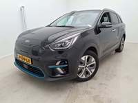 Skats no kreisās puses priekšā