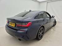 Skats no labās puses aizmugurē