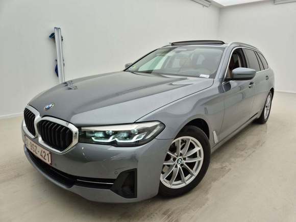 Skats no kreisās puses priekšā