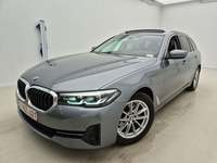 Skats no kreisās puses priekšā