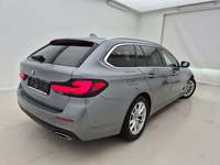 Skats no labās puses aizmugurē