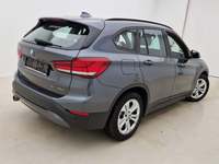 Skats no labās puses aizmugurē