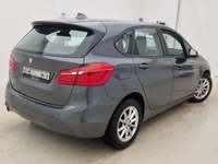 Skats no labās puses aizmugurē