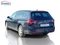 Vue de l’arrière gauche