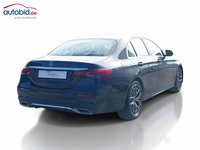 Skats no labās puses aizmugurē