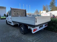 Vaade tagant vasakult