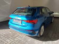 Изглед отзад отдясно