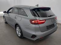 Vaade tagant vasakult