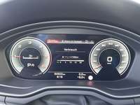 Pohled na přístrojovou desku