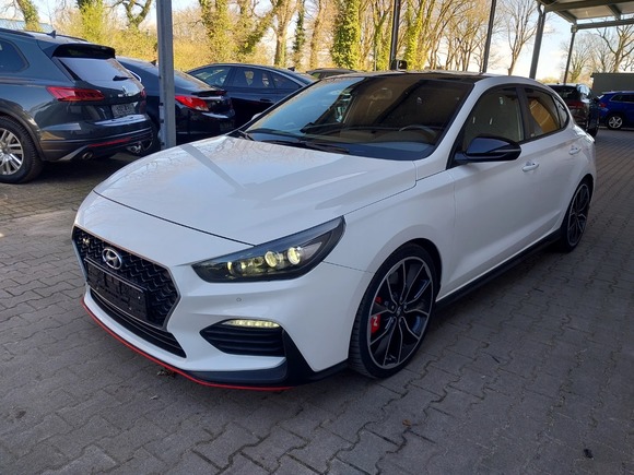 Vue de l’avant gauche