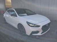 Pogled sprijeda desno