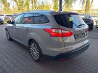 Vue de l’arrière gauche