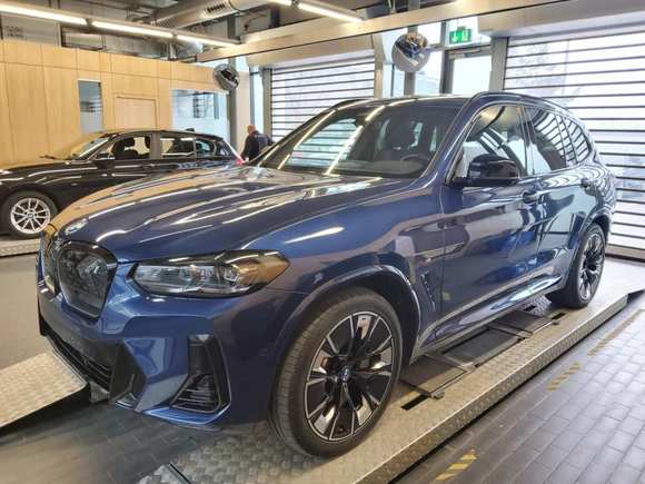 Náhled zpředu zleva