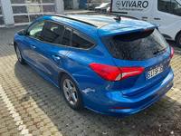 Vaade tagant vasakult