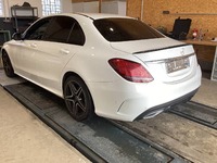 Vaade tagant vasakult