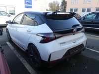 Vaade tagant vasakult