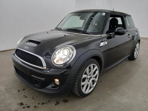 Вид спереди слева