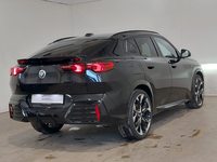 Skats no labās puses aizmugurē