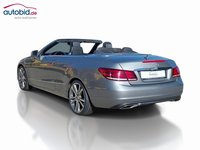 Skats no kreisās puses aizmugurē