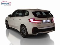 Skats no kreisās puses aizmugurē