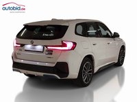 Skats no labās puses aizmugurē