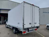 Vue de l’arrière gauche