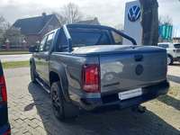 Vaade tagant vasakult