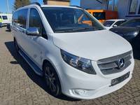 Pogled sprijeda desno