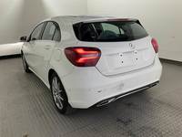 Widok z tyłu po stronie lewej