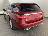 Vaade tagant vasakult