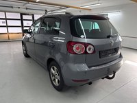 Vaade tagant vasakult