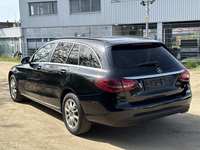 Vaade tagant vasakult