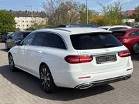 Pogled od pozadi levo