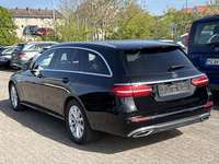 Pogled od pozadi levo