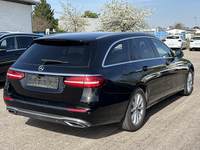 Pogled od pozadi desno