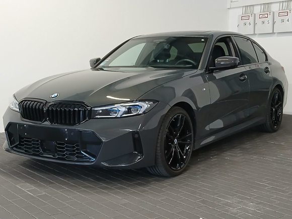 Skats no kreisās puses priekšā