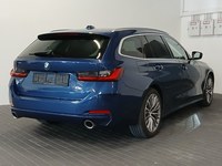 Skats no labās puses aizmugurē