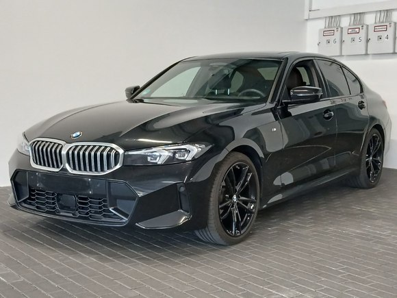 Skats no kreisās puses priekšā