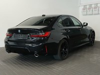 Skats no labās puses aizmugurē