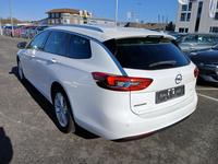 Vue de l’arrière gauche