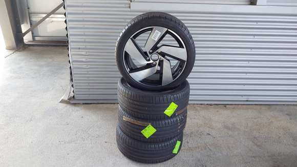 Pogled sprijeda lijevo