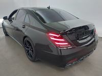 Skats no kreisās puses aizmugurē